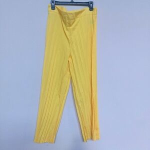 NWNT Women's Yellow Pleated Pants Size 0XL